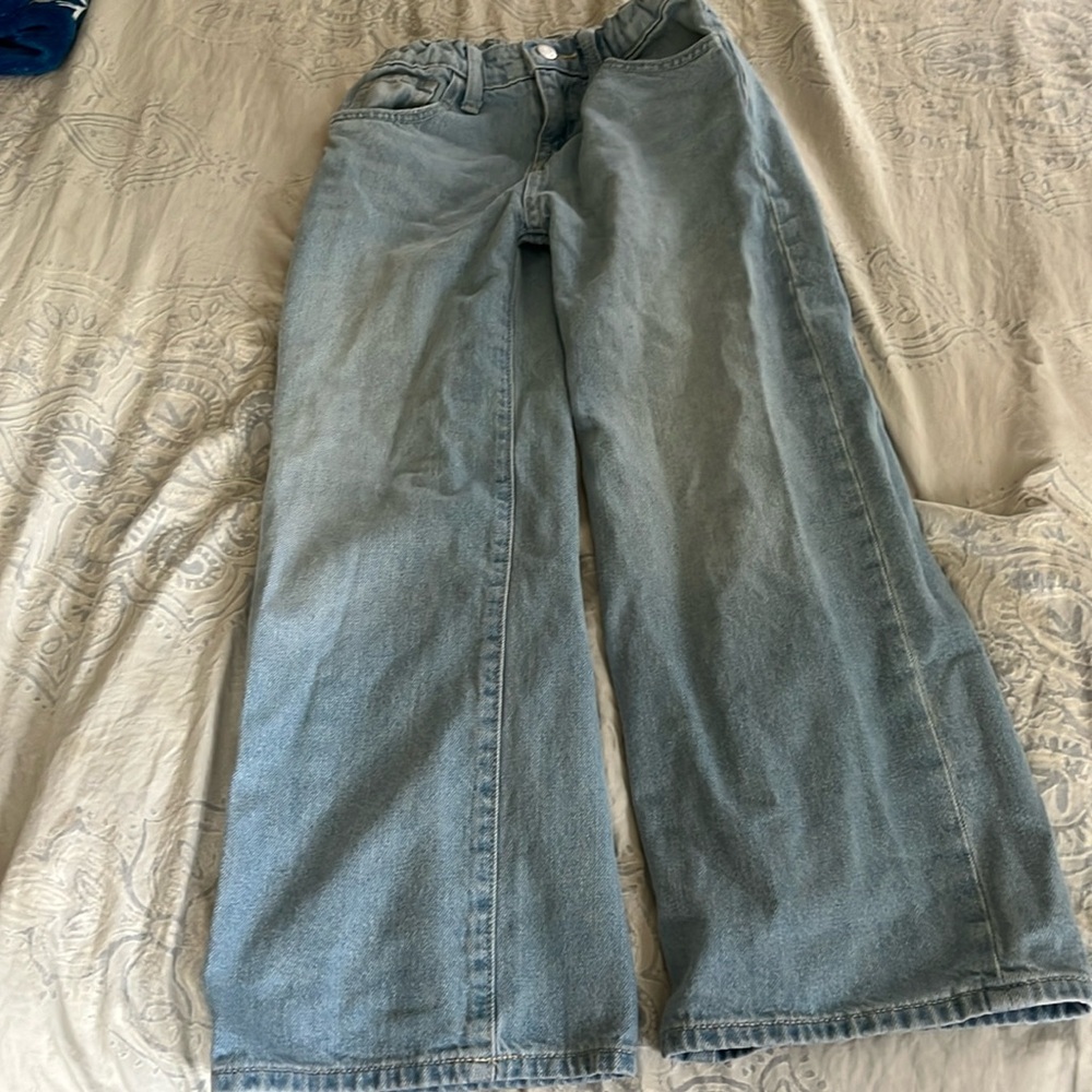 Girls Old Navy size 10 baggy wide leg jeans.